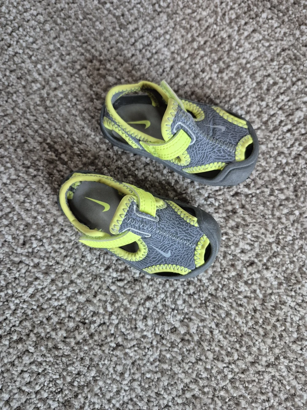 Nike Kids Grey and Neon Yellow Closed-Toe Sandals
